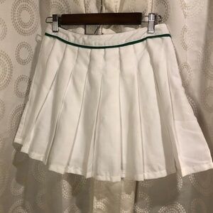 Forever 21 White Tennis Skirt with Kelly Green Accent